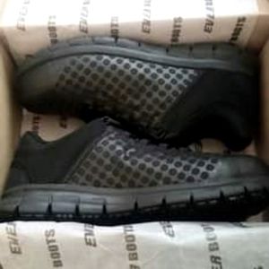 BRAND NEW EVERBOOT SIZE 12 STEEL TOE WORK SHOES